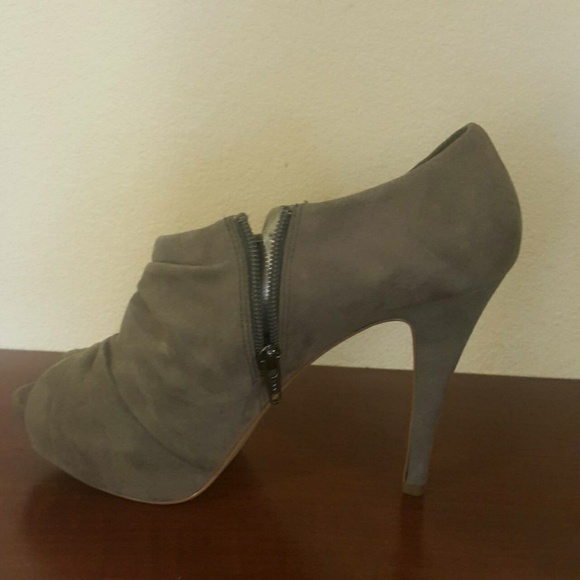 Marc Fisher Gray Suede Clearly Peep Toe Heels - Picture 5 of 7